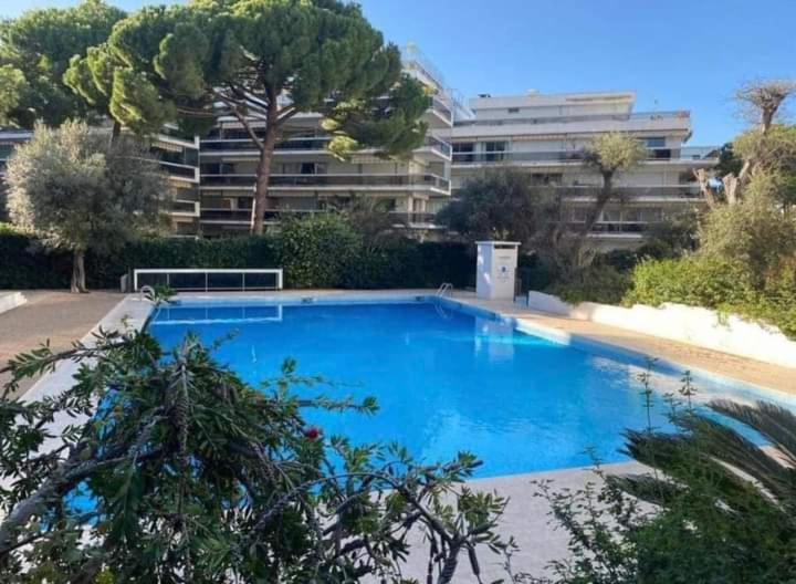 Juan Les Pins Tanit Studio Climatise Vue Sur Mer Piscine อองทีบส์ ภายนอก รูปภาพ